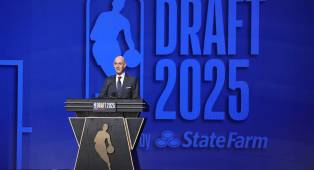---
Adam Silver Tegaskan Grizzlies Akan Tetap di Memphis
---