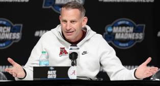 Alabama Crimson Tide Perpanjang Kerja Sama dengan Pelatih Nate Oats melalui Kontrak Baru yang Besar