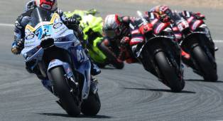 ---
Alex Marquez Akhiri Dominasi Aprilia di GP Spanyol, Marc Terjatuh

---