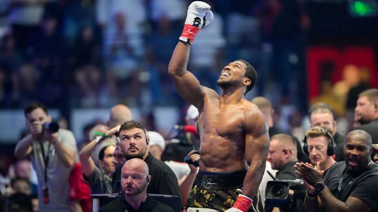 Anthony Joshua Tanggapi Skeptisisme Publik Usai Pertarungan Dramatis di Jeddah