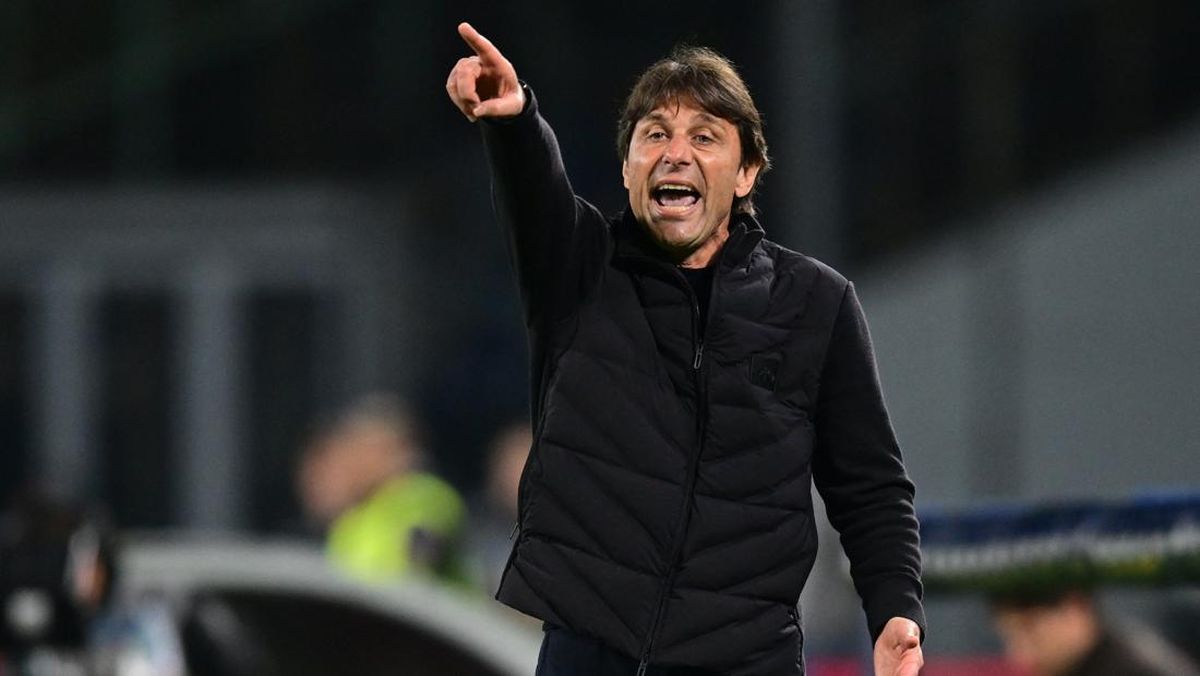 Antonio Conte Pertimbangkan Tawaran dari Klub Besar