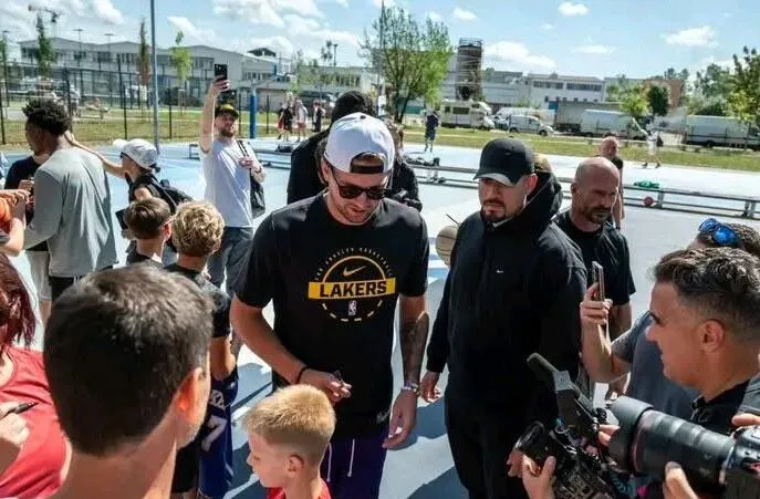 Austin Reaves Terkesima dengan Popularitas Doncic di Slovenia