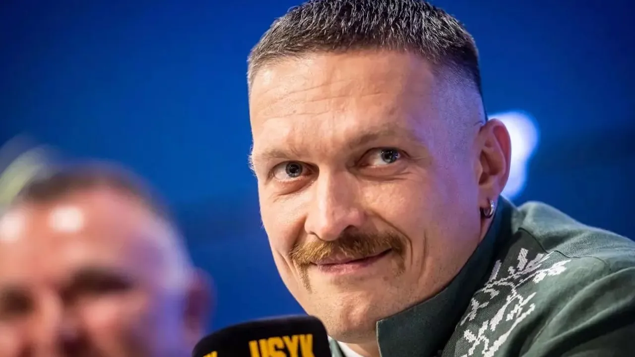 Usyk Alihkan Perhatian ke Fury dan Benavidez Setelah Batal Lawan Wilder
