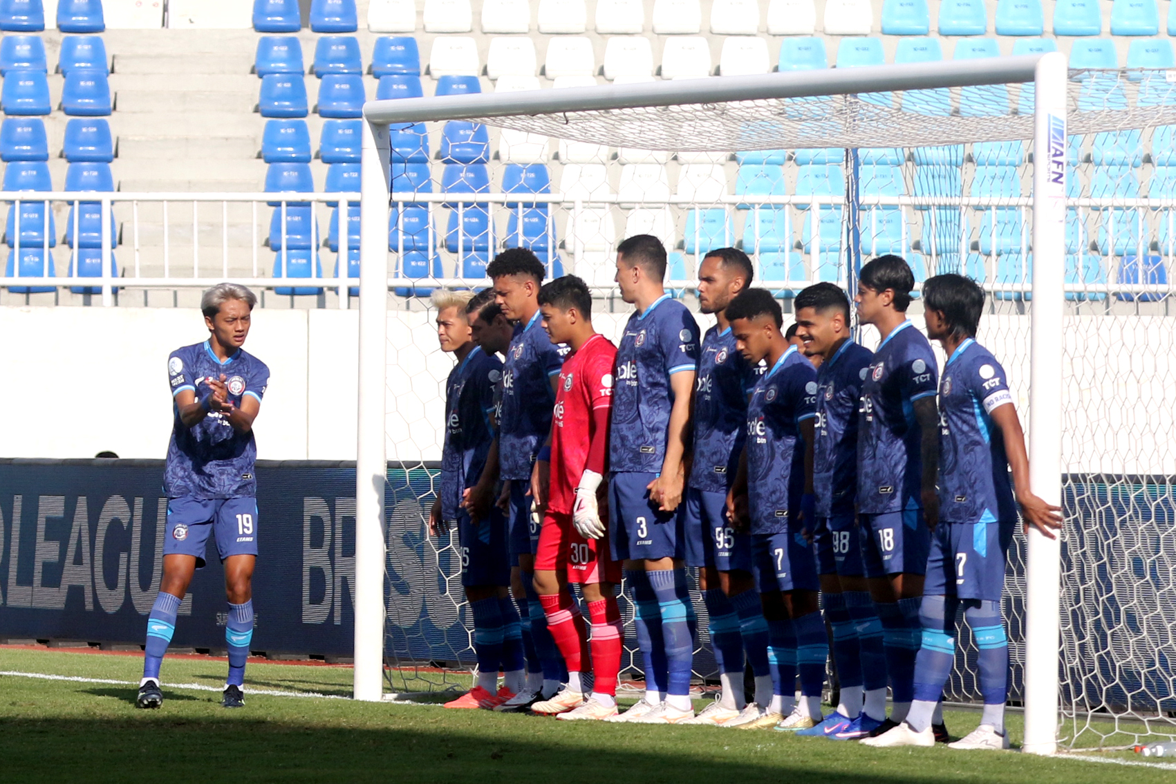 Pertandingan Seru Arema dan Bhayangkara FC Berakhir Imbang