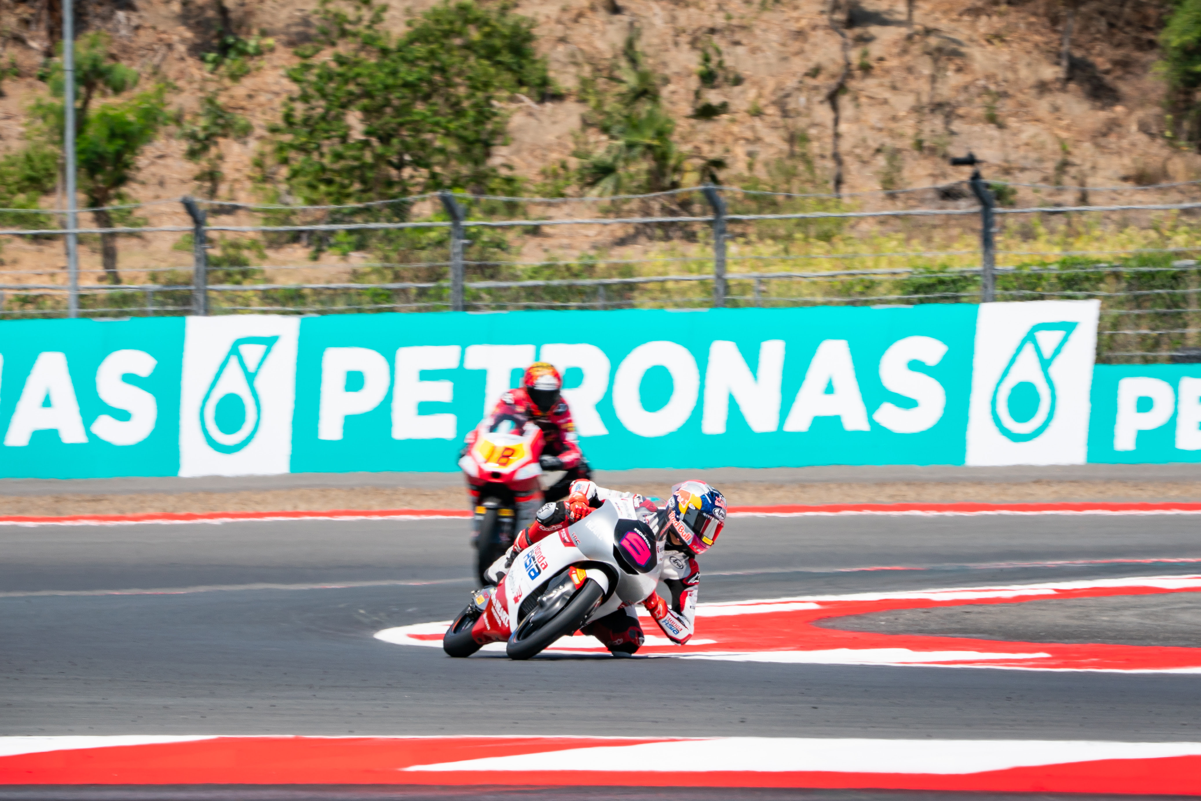 Veda Ega Pratama Finis di Peringkat Keenam pada Moto3 Indonesia 2026
