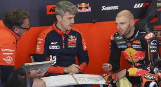 Kepala KTM Ungkap Kekhawatiran Terhadap Gaya Balap Brad Binder yang Berisiko
