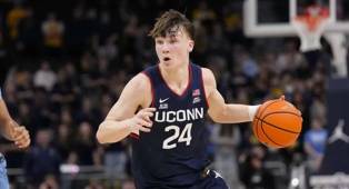 Braylon Mullins Memilih untuk Tetap di UConn