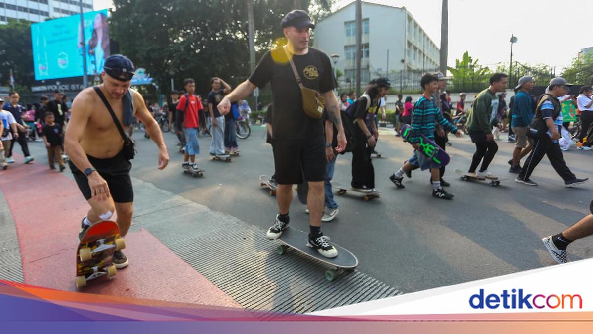 Aksi Skater Warnai CFD Jakarta di Bundaran HI