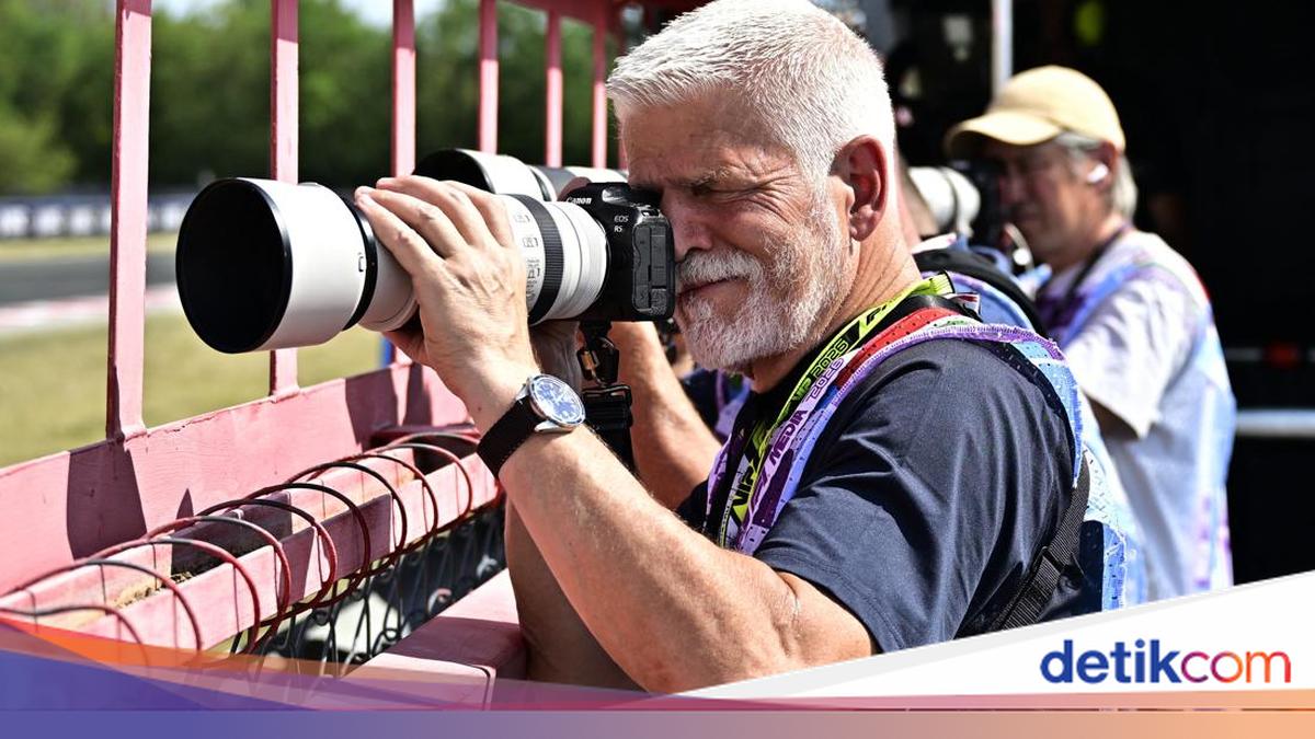 ---
Presiden Ceko Petr Pavel Menyalurkan Hobi Fotografi di Ajang F1

---