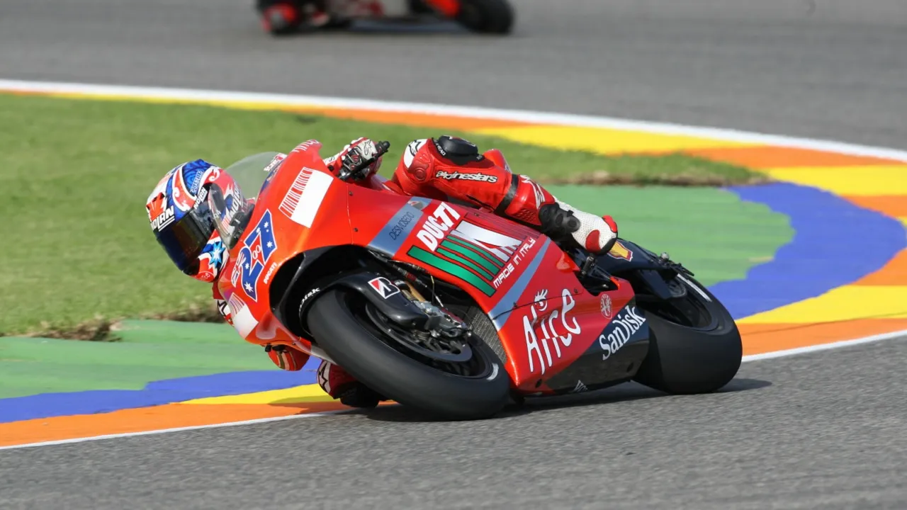 Casey Stoner Menilai Phillip Island Sebagai Sirkuit yang Menantang