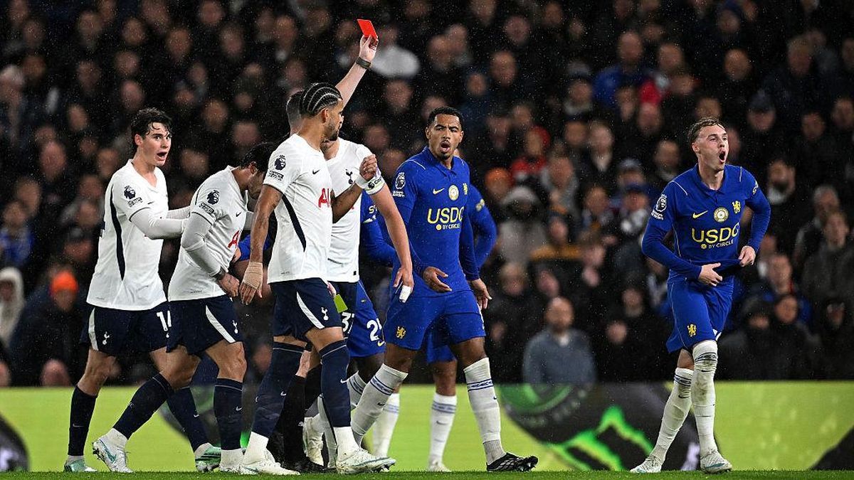 Chelsea Kembali Terpuruk Akibat Kartu Merah