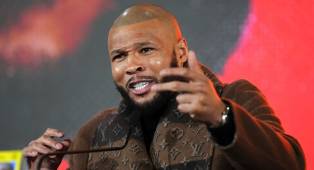 Chris Eubank Jr Batal Pensiun, Siap Hadapi Zerafa di Kelas Menengah