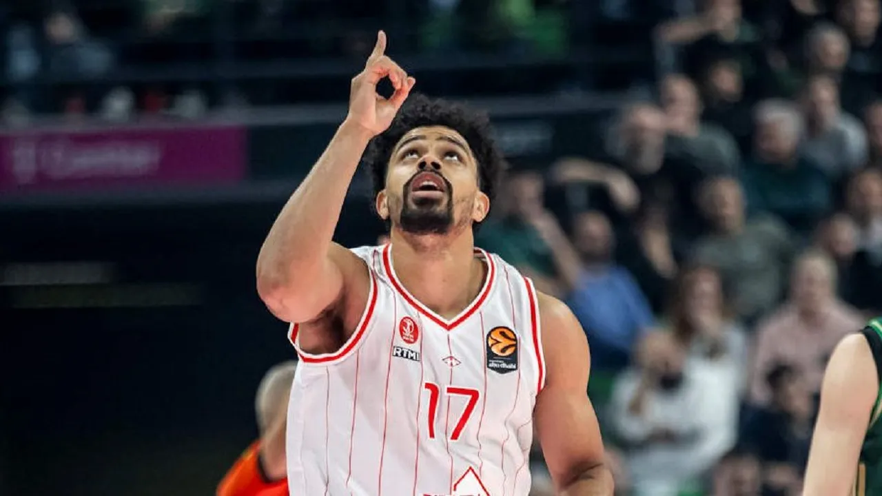 Collin Malcom Bergabung dengan Anadolu Efes, Awal Baru dalam Kariernya