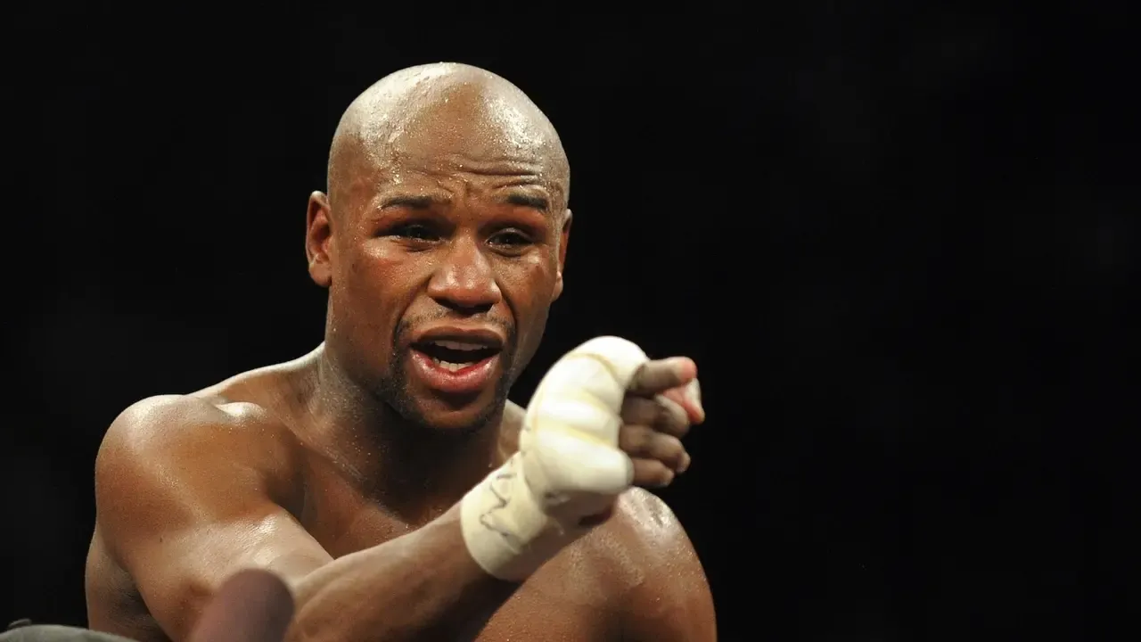 Crawford Menilai Floyd Mayweather Jr sebagai Raja Pertahanan dalam Tinju
