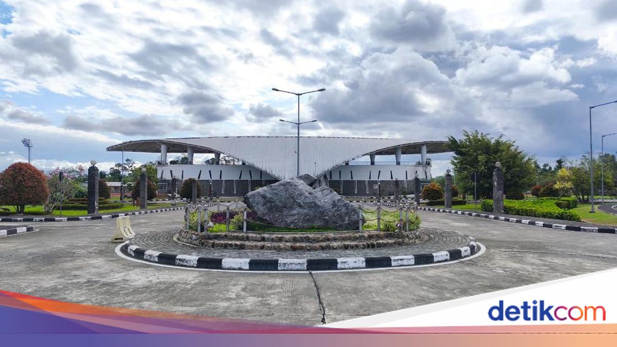 Anak-Anak Papua Berlatih Sepakbola di Mimika Sport Complex untuk Wujudkan Impian