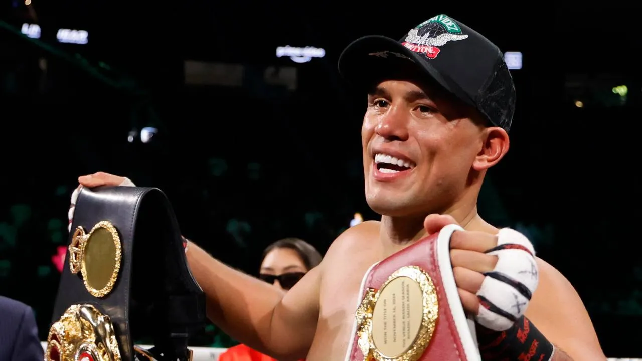 David Benavidez Raih Gelar Tiga Divisi, Tegaskan Dominasi di Dunia Tinju
