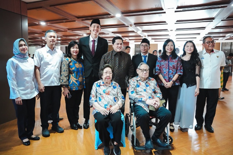 Mitchell Lee Baker Resmi Jadi Warga Negara Indonesia di Hadapan Menpora Erick Thohir