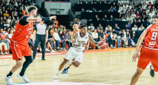 DJ Cooper Mempelajari Taktik Permainan Pelita Jaya