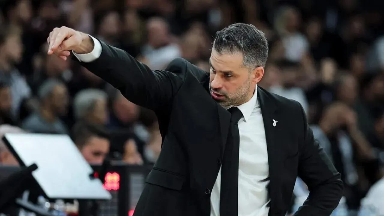 Dusan Alimpijevic Minta Dukungan Suporter Saat Hadapi Bayern