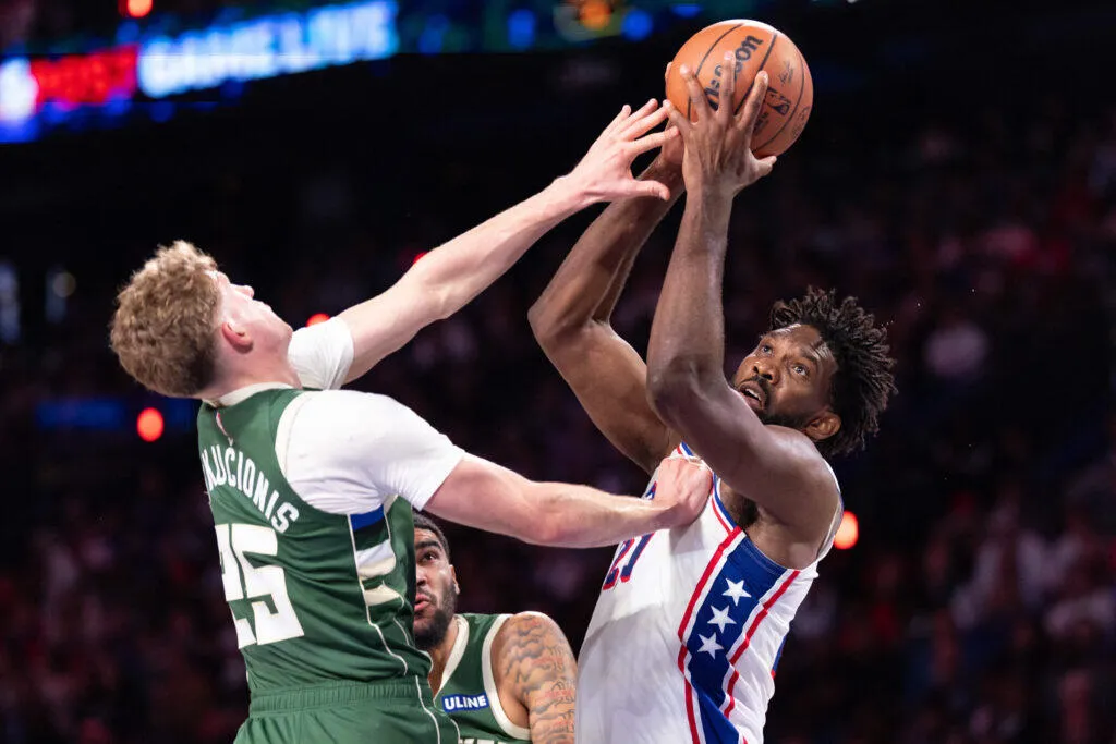 Kemenangan Mengesankan 76ers Tanpa LeBron, Embiid Bersinar