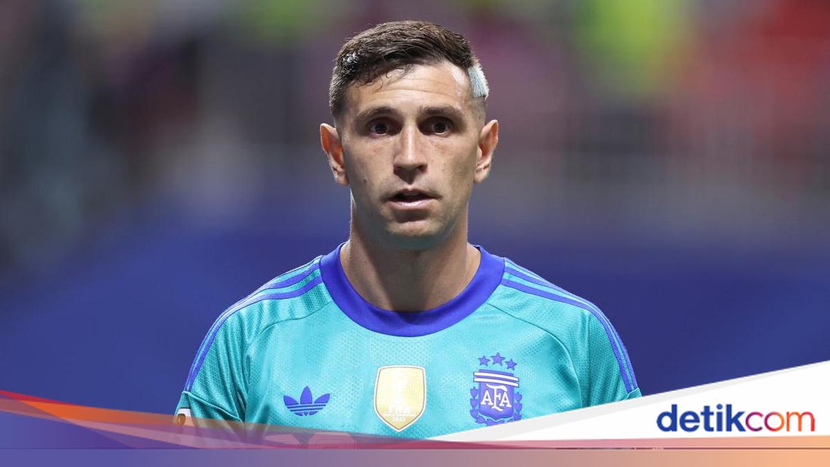 ---
Emiliano Martinez Tetap Tenang Menjelang Final Piala Dunia 2026

---
