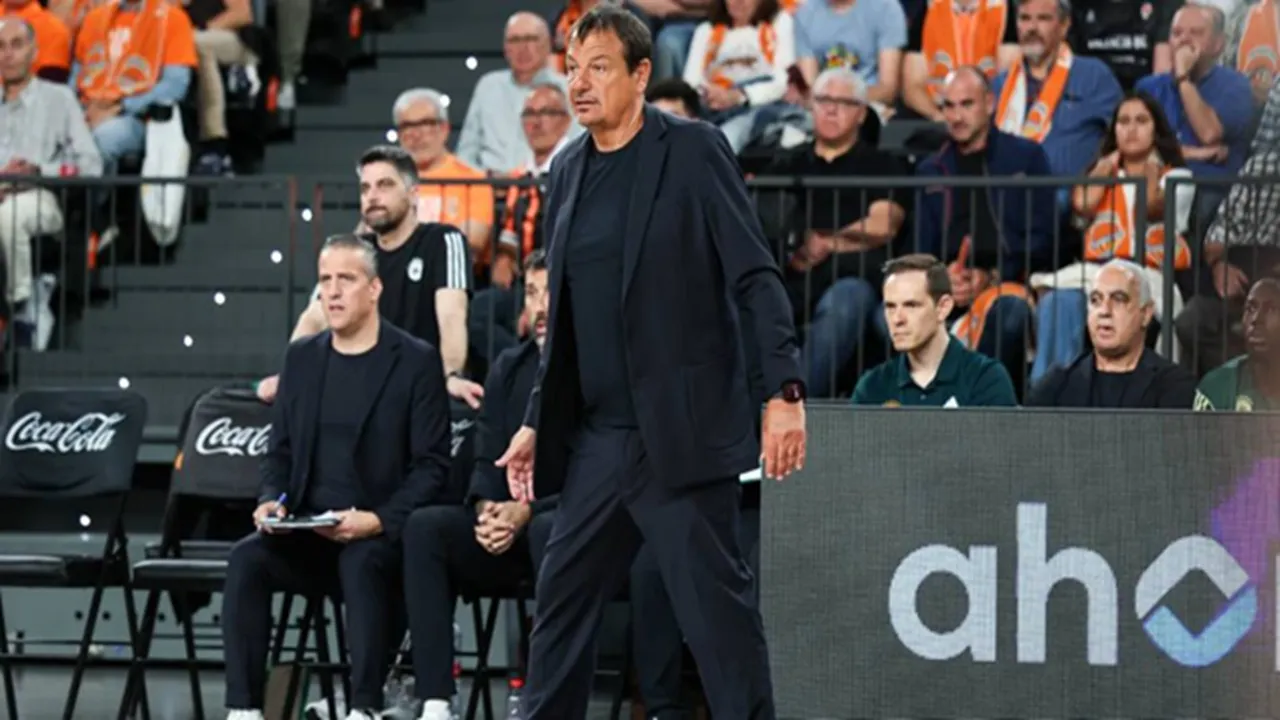 Pelatih Ergin Ataman dan Pedro Martinez Dikeluarkan Wasit dalam Pertandingan Panathinaikos vs Valencia