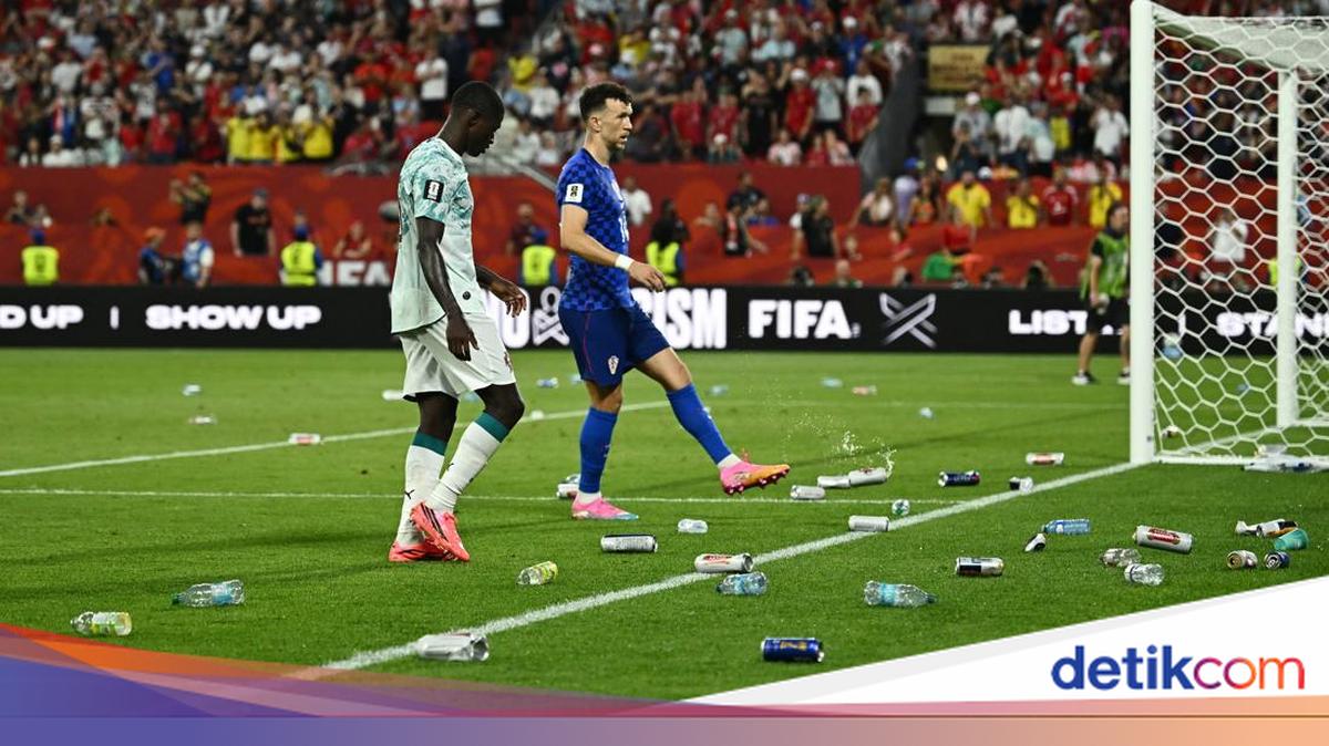 ---
Kekacauan di Stadion: Protes Suporter Kroasia Setelah Gol Dibatalkan

---