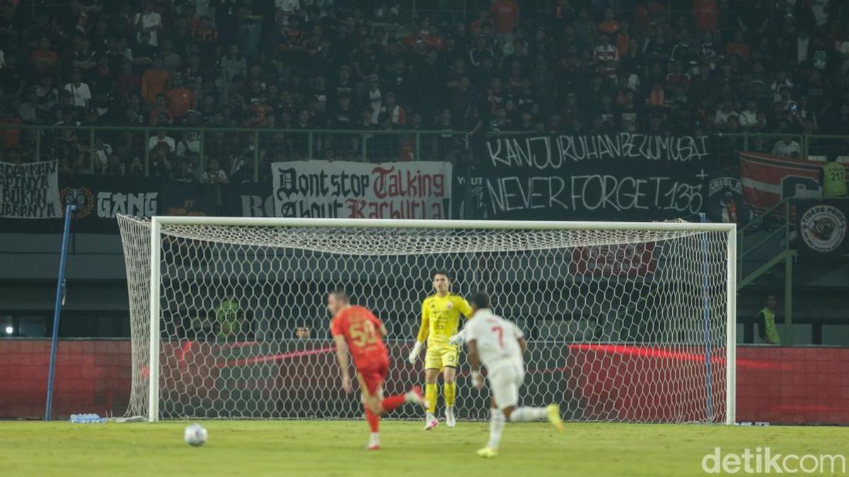 Pesan Sosial dalam Pertandingan Sepakbola Persija Jakarta vs Arema FC