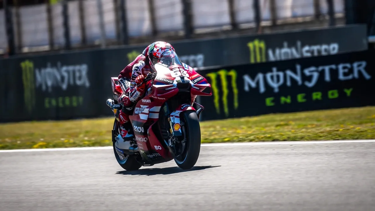 ---
Francesco Bagnaia Tak Menduga Meraih Kemenangan di Sprint GP Ceko

---