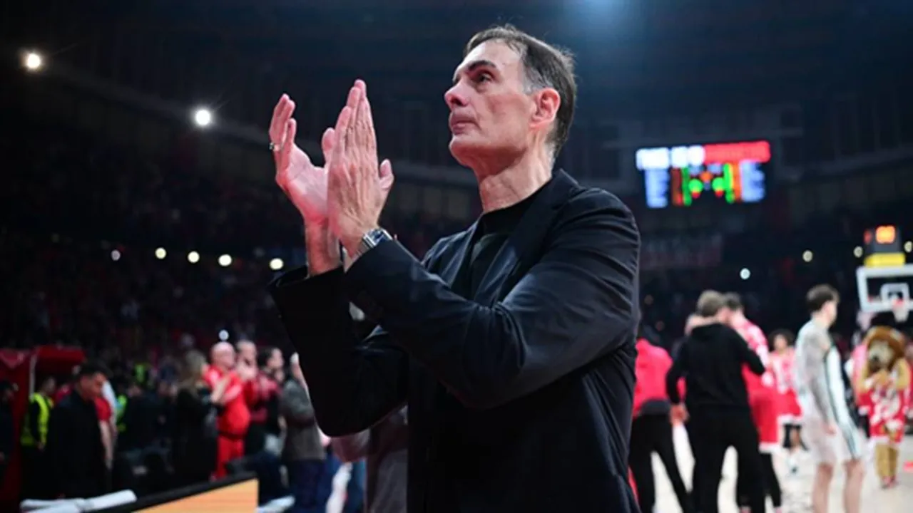 Georgios Bartzokas Ingatkan Olympiacos Agar Tidak Terlena