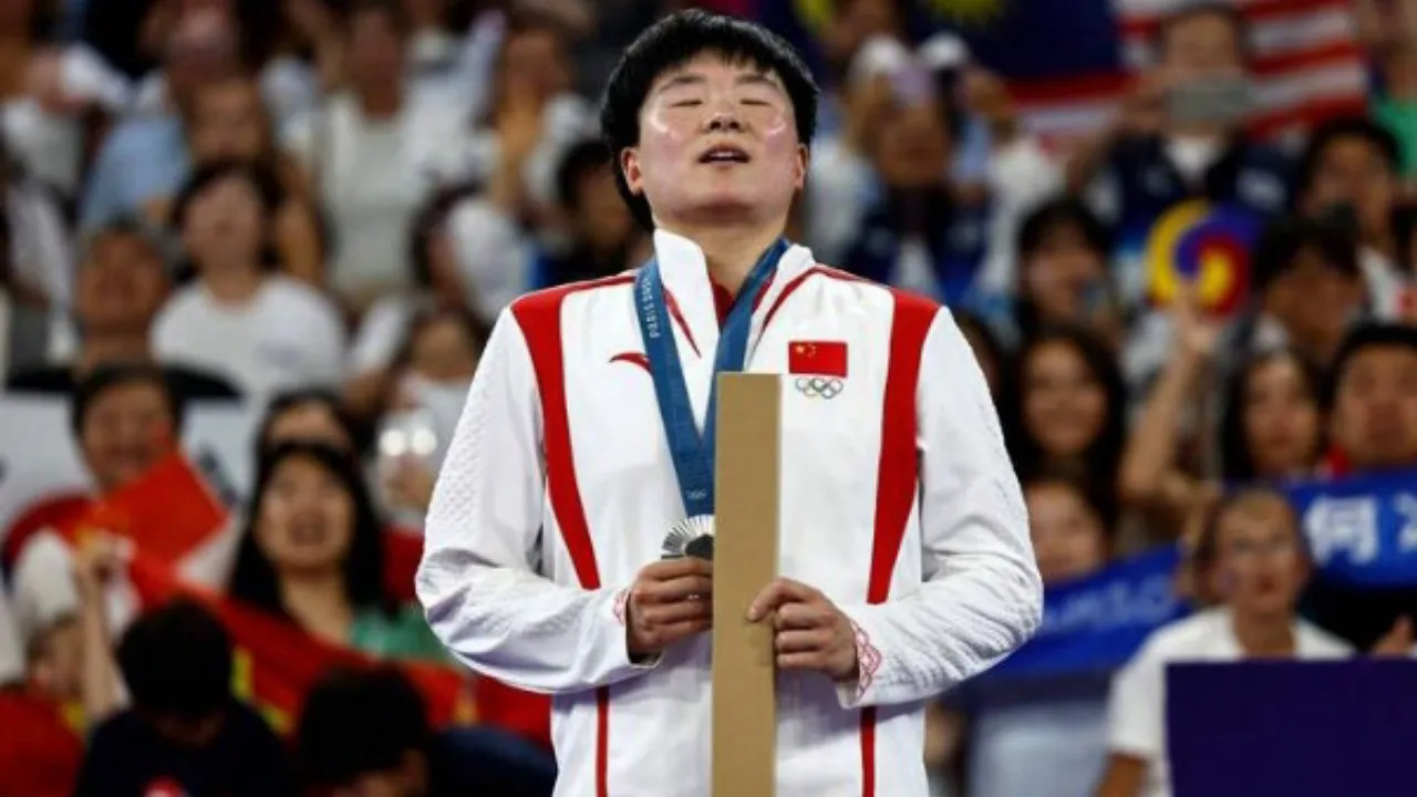 He Bingjiao Dapat Tunjangan Pensiun dari Pemerintah China
