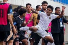 ---
Insiden Tendangan Kungfu Menyebabkan Kurniawan Dwi Yulianto Kecewa, Merusak Semangat Fair Play

---