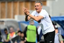 ---
PSG Kalah 1-2 dari Lyon, Terpaut 1 Poin dari Lens di Klasemen Liga Prancis

---