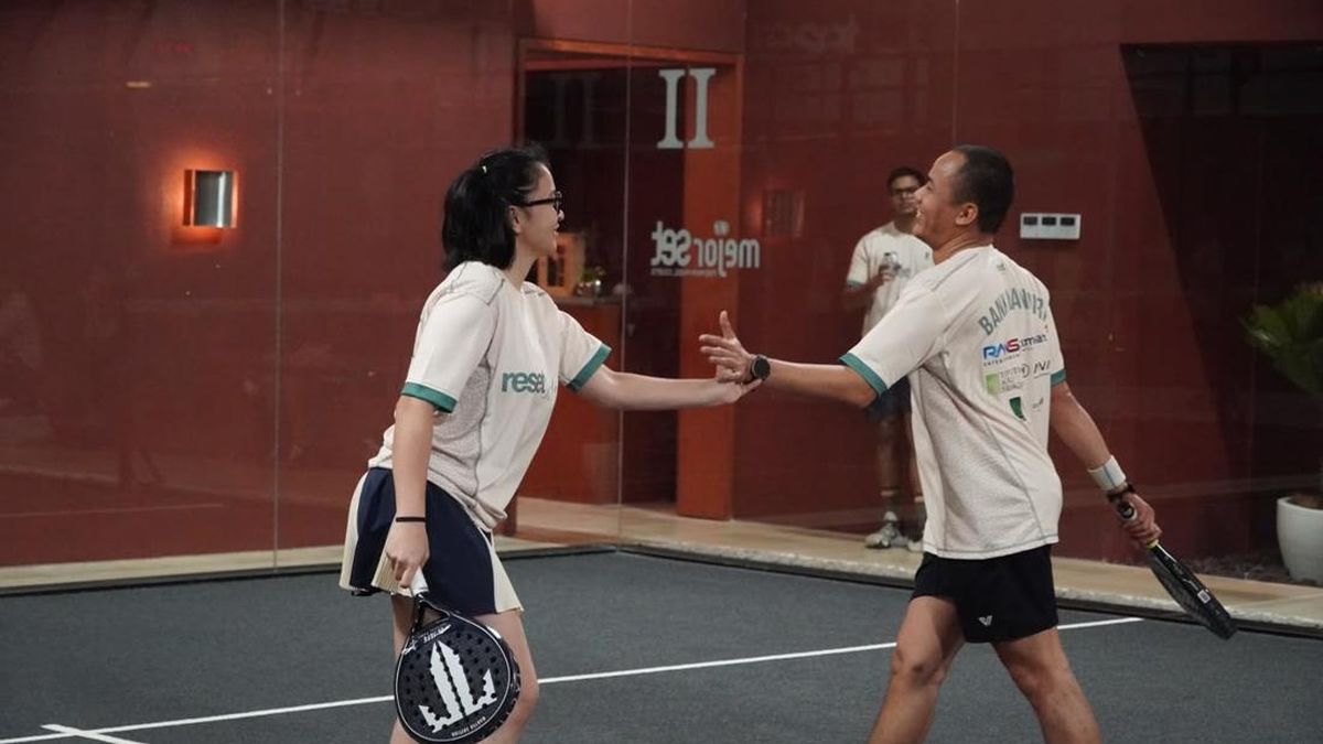 Pertarungan Seru Pekerja Kantoran di Lapangan Padel