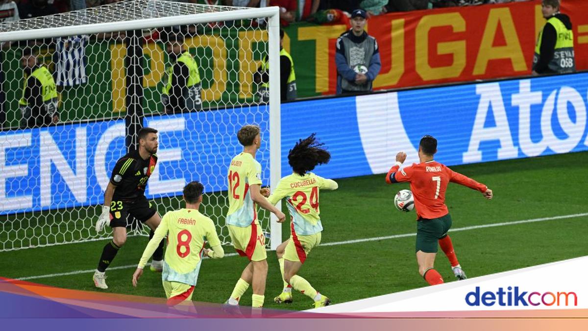 ---
Kiper Spanyol: Ronaldo Tak Lagi Sehebat Dulu

---