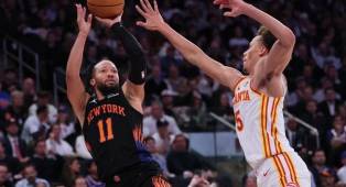 Knicks Kalahkan Hawks, Pimpin Seri 3-2 di Playoff NBA