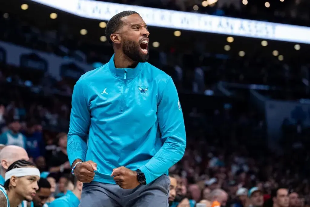 Charlotte Hornets Perpanjang Kontrak Pelatih Charles Lee