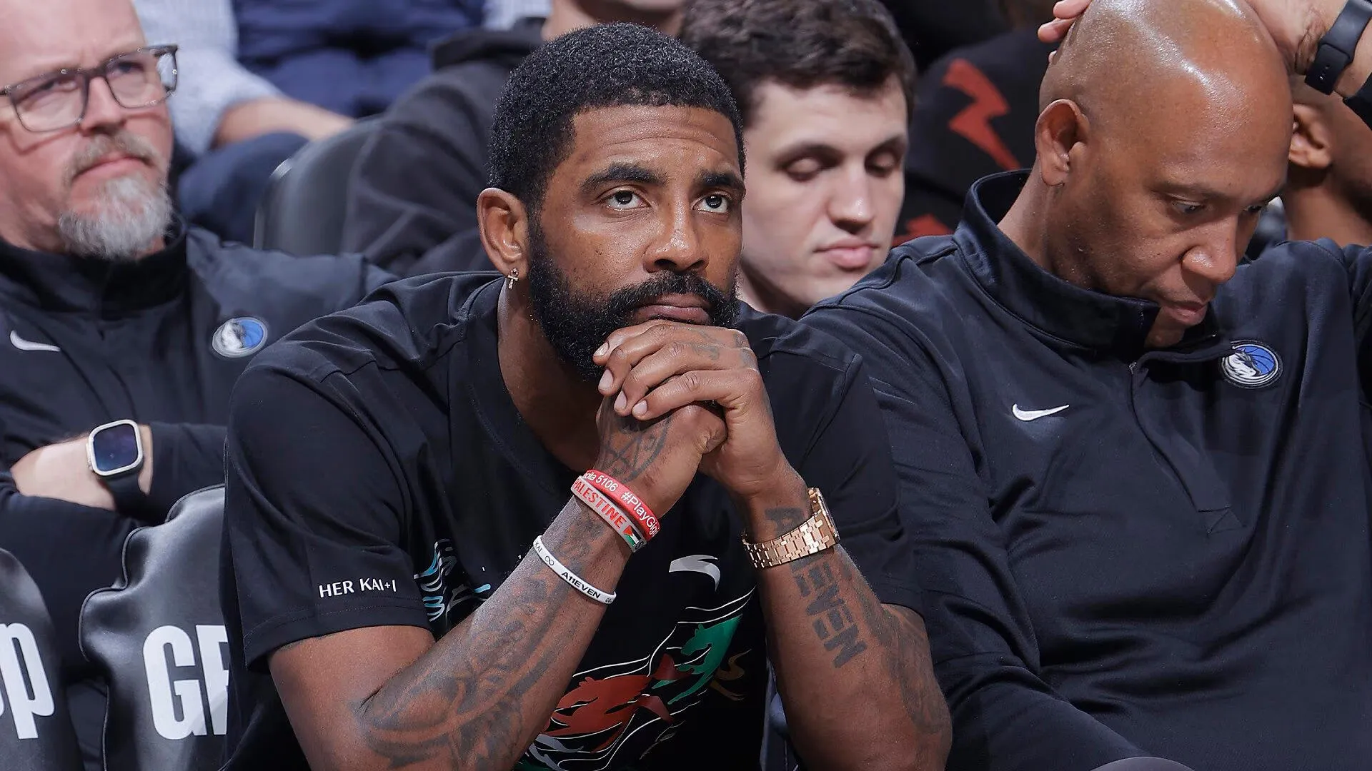 Kyrie Irving Tanggung Denda Azeez Al-Shaair dari NFL
