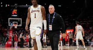 ---
LeBron Mengkritik Keputusan Wasit Setelah Thiero Diusir, Luka Kena Denda

---