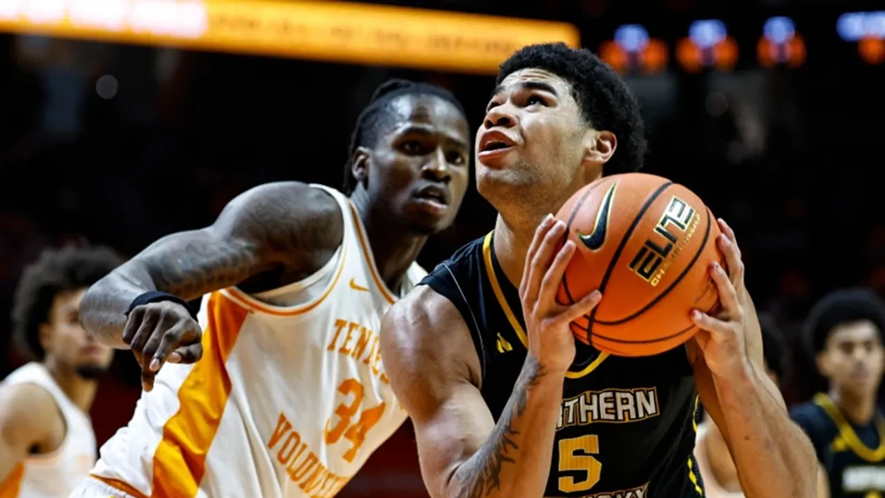 ---
LJ Wells Resmi Bergabung dengan Louisville Cardinals untuk Musim Mendatang

---