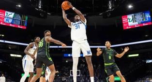 ---
Luke Almodovar Resmi Bergabung dengan Tim Basket Memphis
---