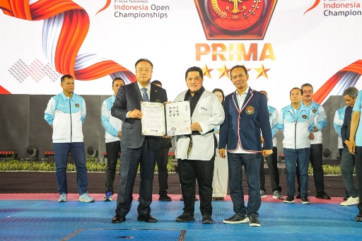 Menpora Erick Terima Penghargaan di Pembukaan Kejuaraan Taekwondo Asia di Indonesia