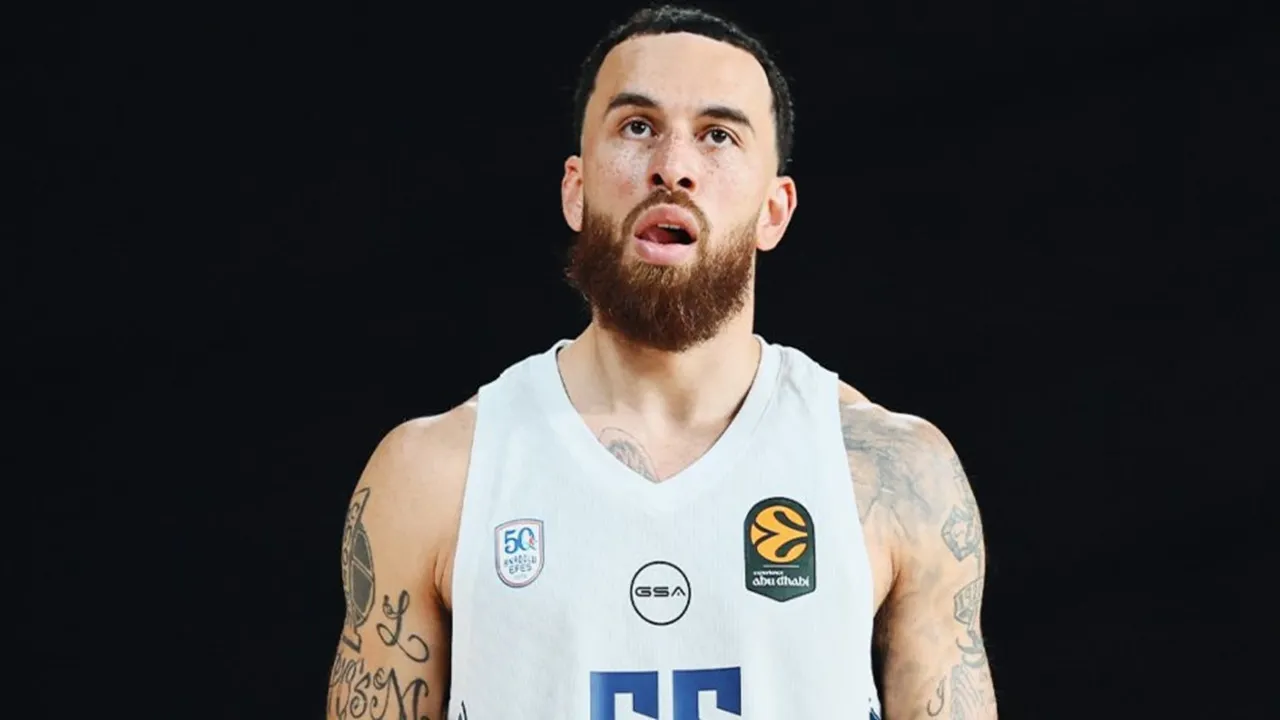 Mike James Bawa Anadolu Efes Menjadi Juara VTB United League SuperCup