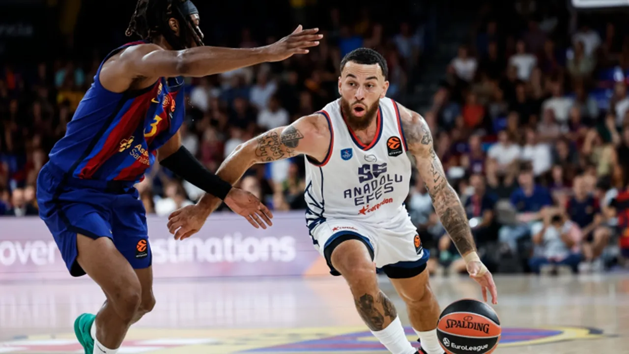 Barcelona Amankan Kemenangan atas Anadolu Efes Meski Mike James Bersinar