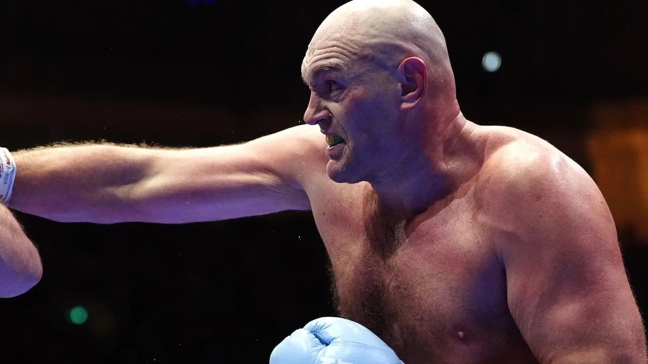 Mike Tyson Yakin Tyson Fury Lebih Unggul dari Anthony Joshua