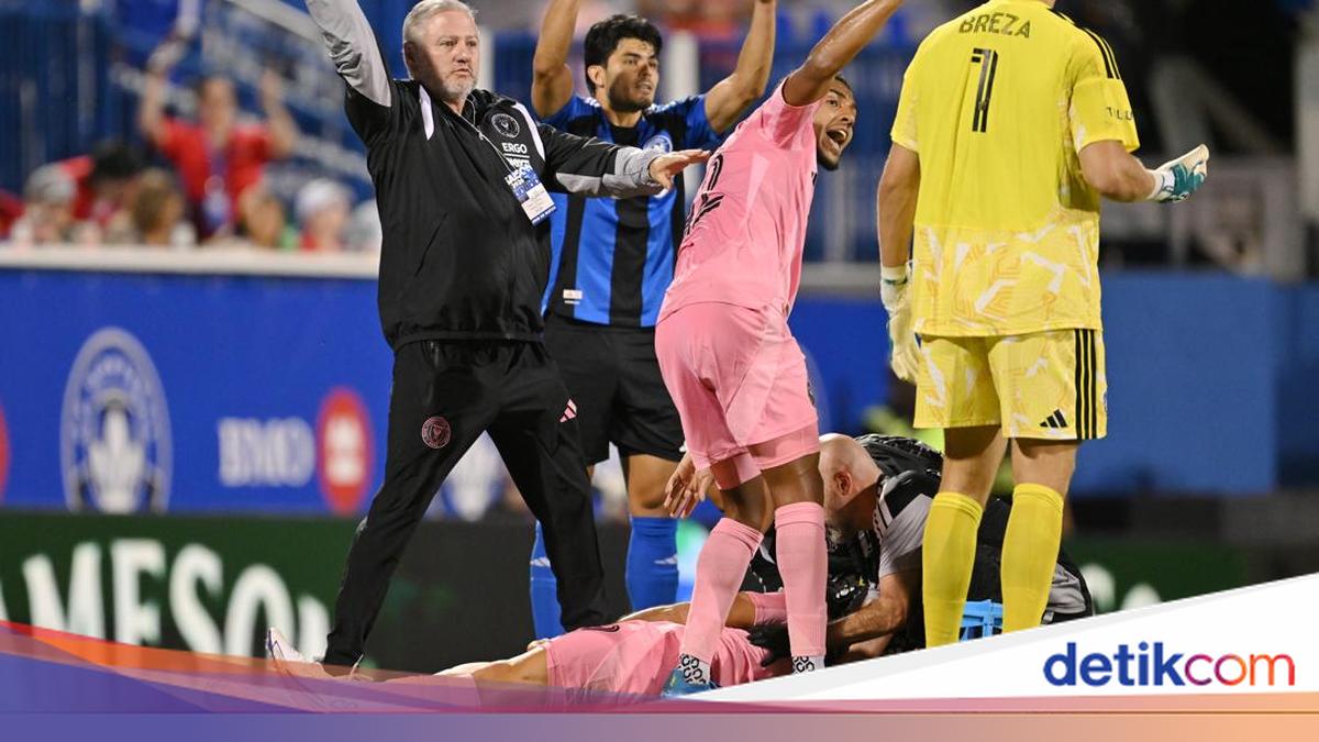 Insiden Menghentikan Pertandingan, Rekan Setim Messi Terjatuh di Lapangan