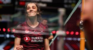 ---
Neslihan Arin Menjadi Sorotan Meski Perjalanan Tim Turki Terhenti di Piala Uber

---