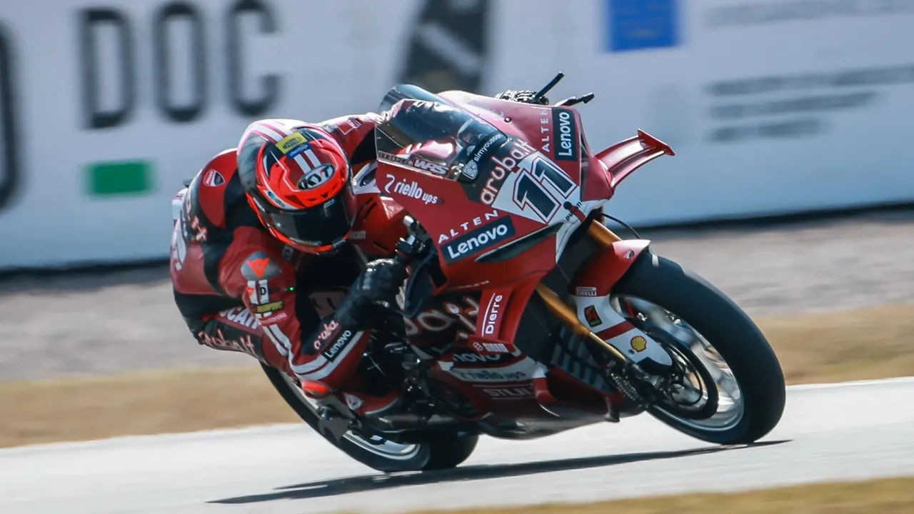 ---
Nicolo Bulega Berbicara Setelah Mendominasi Latihan Pertama di Donington

---