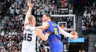 Nikola Jokic Ciptakan Sejarah Baru di NBA dengan Prestasi Ganda