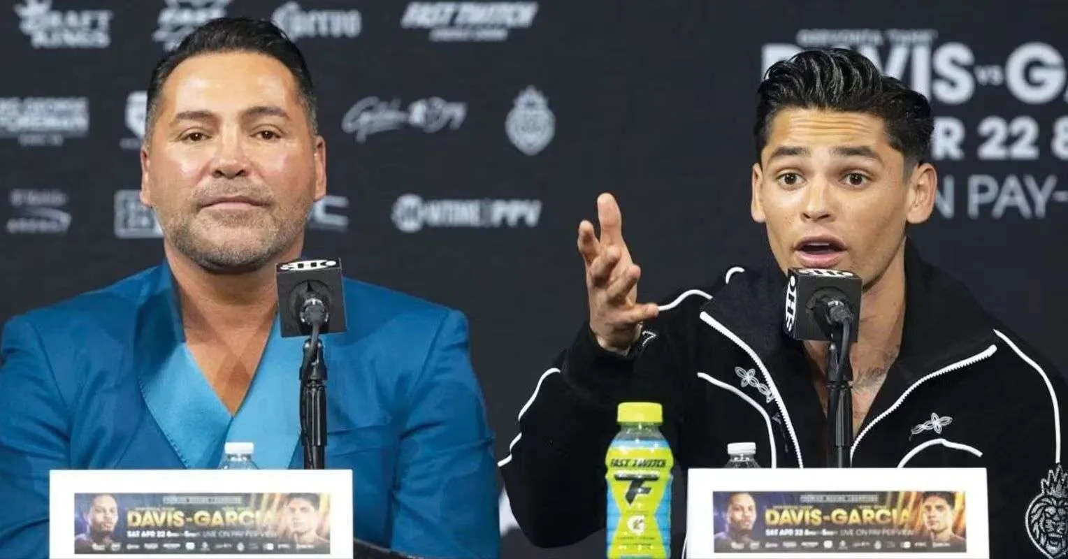 ---
Pacquiao Ungkap Prediksi Pertarungan De La Hoya Melawan Garcia

---